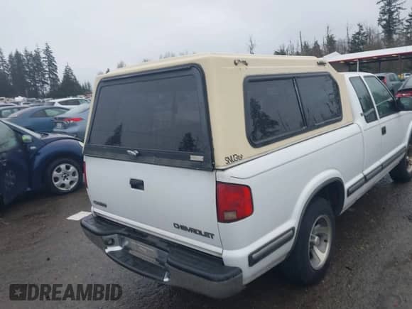 1998 Chevrolet S-10 LS с VIN 1GCCS194XW8233641, выставлен на аукционе IAAI как лот 41590178 с пробегом 165 350 миль миль и . История ставок и продаж доступна на DreamBid. Изображение 4.