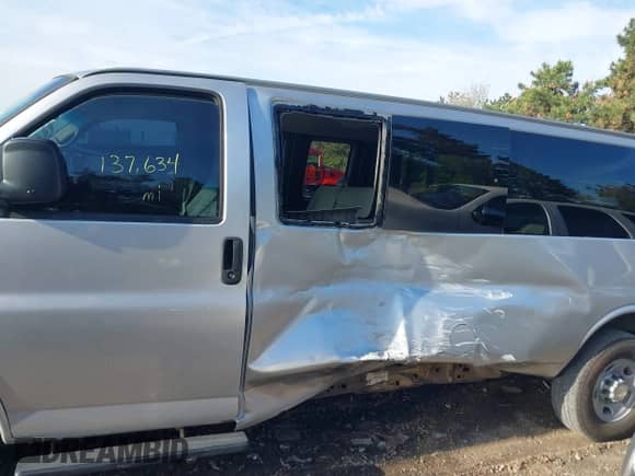 2011 Chevrolet Express Passenger 1LT с VIN 1GAZG1FG1B1119792, выставлен на аукционе IAAI как лот 42206603 с пробегом 137 634 миль миль и . История ставок и продаж доступна на DreamBid. Изображение 14.