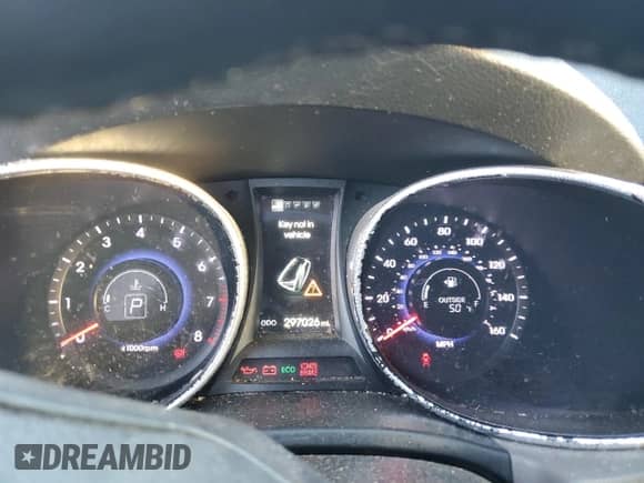 2016 Hyundai Santa Fe z VIN 5XYZU3LB1GG307627, wystawiony jako Copart lot #90373195 z przebiegiem 297 026 mil mil oraz Czysty tytuł • Clean title. Historia ofert i sprzedaży dostępna na DreamBid. Obrazek 9.