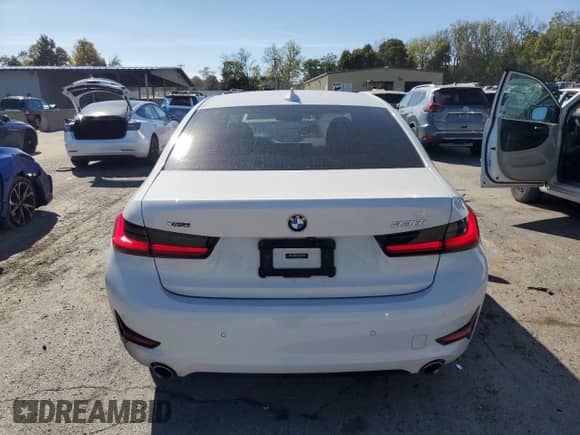 2020 BMW 3 Series 330i xDrive z VIN 3MW5R7J08L8B10174, wystawiony jako Copart lot #85080925 z przebiegiem 43 248 mil mil oraz Szkoda całkowita • Salvage title. Historia ofert i sprzedaży dostępna na DreamBid. Obrazek 6.
