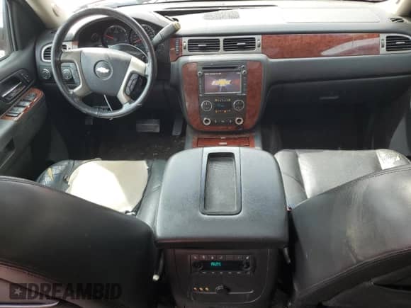 2014 Chevrolet Suburban LTZ с VIN 1GNSKKE70ER159082, выставлен на аукционе Copart как лот 81328055 с пробегом 189 182 миль миль и Списание • Salvage title. История ставок и продаж доступна на DreamBid. Изображение 8.