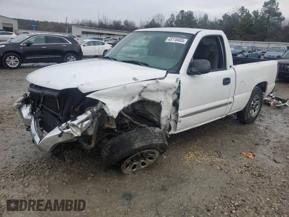 2005 GMC Sierra 1500 Work Truck with VIN 1GTEC14V75Z250573, listed as a Copart auction lot 43118455 with 152,471 mi miles and Salvage title. Bid and sale history available at DreamBid. Image 1.
