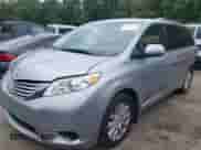 2017 Toyota Sienna LE с VIN 5TDJZ3DC8HS184113, выставлен на аукционе IAAI как лот 43153189 с пробегом 100 814 миль миль и . История ставок и продаж доступна на DreamBid. Изображение 2.