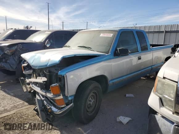 1995 Chevrolet Silverado 2500 с VIN 1GCGC29F4SE196541, выставлен на аукционе Copart как лот 72844924 с пробегом 101 483 миль миль и На запчасти • Non repairable. История ставок и продаж доступна на DreamBid. Изображение 1.