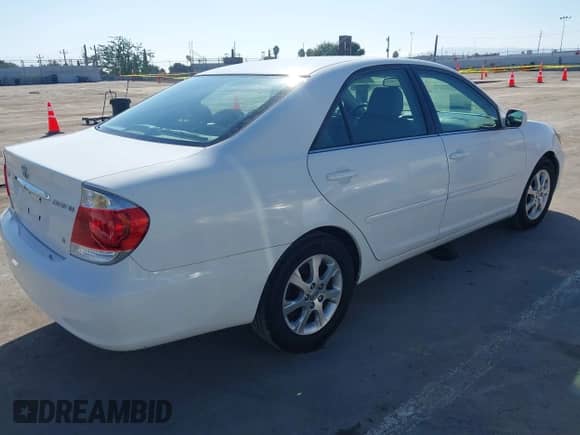 2005 Toyota Camry XLE с VIN 4T1BF30K65U605453, выставлен на аукционе IAAI как лот 43523679 с пробегом 239 866 миль миль и . История ставок и продаж доступна на DreamBid. Изображение 4.