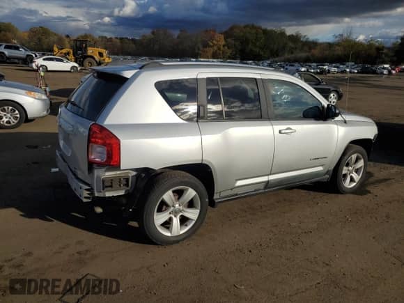 2011 Jeep Compass with VIN 1J4NT1FA0BD215838, listed as a Copart auction lot 89876445 with 124,875 mi miles and Salvage title. Bid and sale history available at DreamBid. Image 3.
