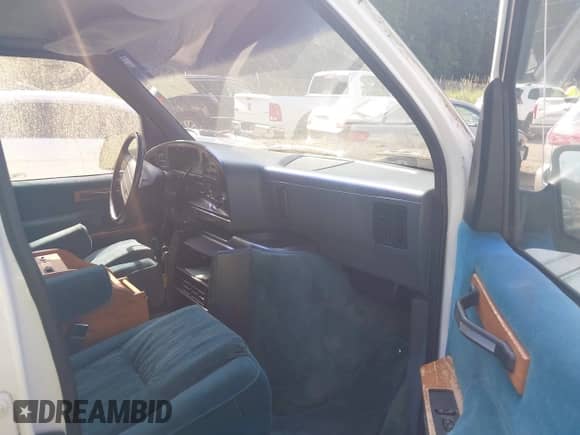 1992 Ford Econoline Cargo с VIN 1FDEE14N8NHA45579, выставлен на аукционе IAAI как лот 42575940 с пробегом 215 217 миль миль и . История ставок и продаж доступна на DreamBid. Изображение 5.