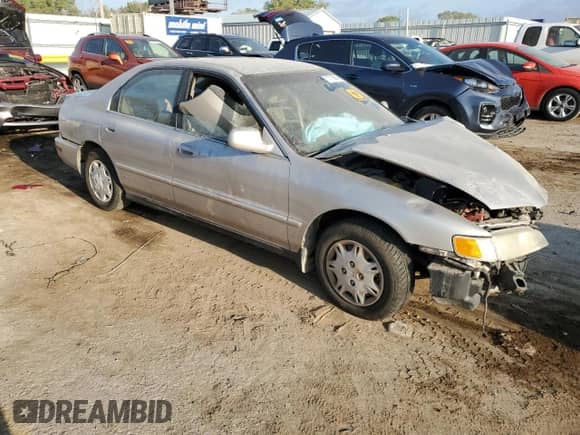 1997 Honda Accord Value с VIN 1HGCD5684VA168495, выставлен на аукционе Copart как лот 71716984 с пробегом 202 854 миль миль и Списание • Salvage title. История ставок и продаж доступна на DreamBid. Изображение 4.