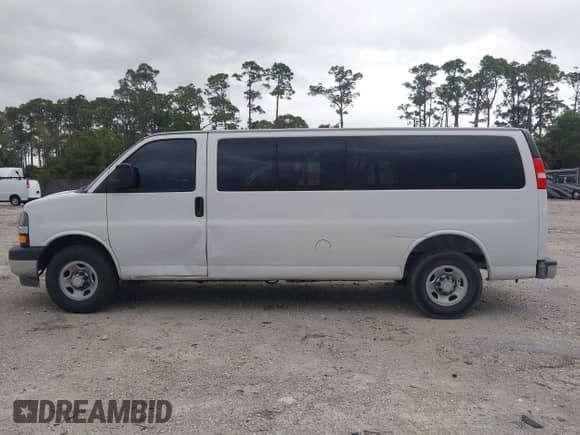 2018 Chevrolet Express Passenger LT с VIN 1GAZGPFG7J1334935, выставлен на аукционе IAAI как лот 41697084 с пробегом 72 571 миль миль и . История ставок и продаж доступна на DreamBid. Изображение 14.