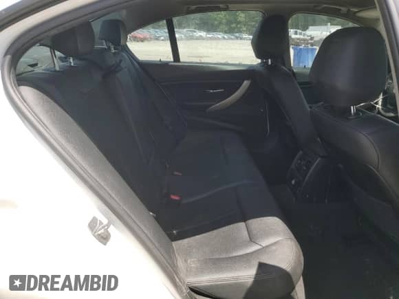 2018 BMW 3 Series 320i z VIN WBA8A9C58JAH14191, wystawiony jako Copart lot #56608065 z przebiegiem 135 830 mil mil oraz Szkoda całkowita • Salvage title. Historia ofert i sprzedaży dostępna na DreamBid. Obrazek 10.