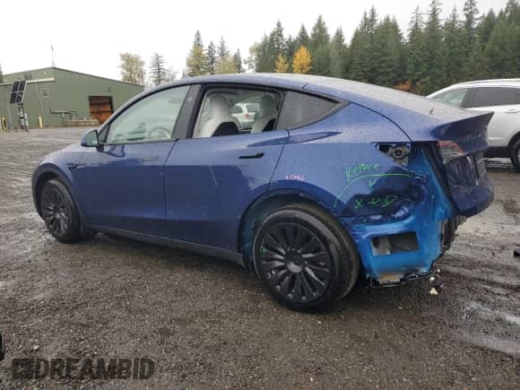 2024 Tesla Model Y Long Range with VIN 7SAYGDEE4RF986774, listed as a Copart auction lot 89833295 with 3,503 mi miles and Salvage title. Bid and sale history available at DreamBid. Image 2.