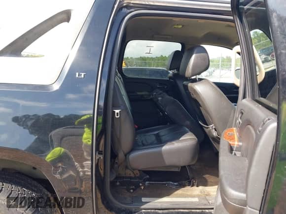 2008 Chevrolet Avalanche 1LT with VIN 3GNEC12068G252298, listed as a IAAI auction lot 43386102 with 351,033 mi miles and . Bid and sale history available at DreamBid. Image 8.