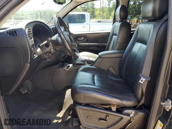 2006 Chevrolet TrailBlazer LS z VIN 1GNDT13S662297288, wystawiony jako Copart lot #70854915 z przebiegiem 205 946 mil mil oraz Szkoda całkowita • Salvage title. Historia ofert i sprzedaży dostępna na DreamBid. Obrazek 7.