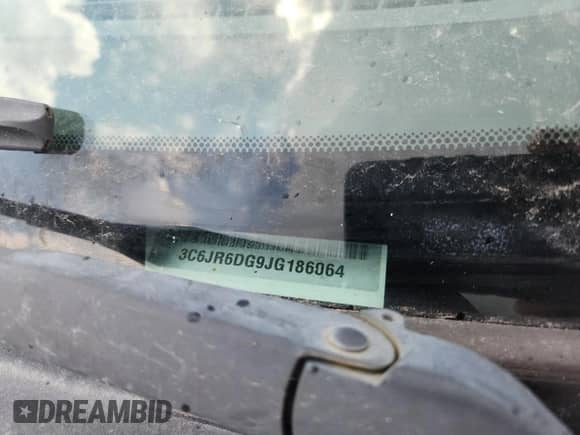 2018 Ram 1500 Tradesman z VIN 3C6JR6DG9JG186064, wystawiony jako Copart lot #63683485 z przebiegiem 160 406 mil mil oraz Szkoda całkowita • Salvage title. Historia ofert i sprzedaży dostępna na DreamBid. Obrazek 13.