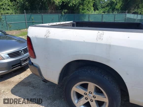 2010 Dodge 1500 SLT z VIN 1D7RV1CP2AS253131, wystawiony jako IAAI lot #42693822 z przebiegiem 147 796 mil mil oraz . Historia ofert i sprzedaży dostępna na DreamBid. Obrazek 19.