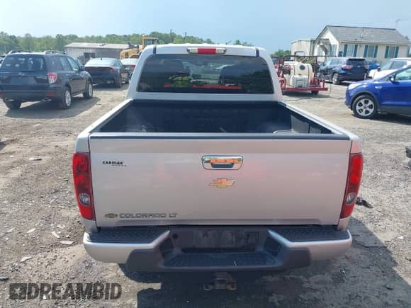 2011 Chevrolet Colorado 1LT z VIN 1GCHTCFEXB8131732, wystawiony jako IAAI lot #42595193 z przebiegiem 129 689 mil mil oraz . Historia ofert i sprzedaży dostępna na DreamBid. Obrazek 17.