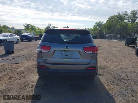 2018 Kia Sorento LX z VIN 5XYPGDA33JG405825, wystawiony jako IAAI lot #43115641 z przebiegiem 83 199 mil mil oraz . Historia ofert i sprzedaży dostępna na DreamBid. Obrazek 16.