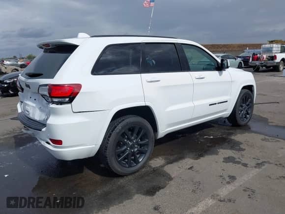 2018 Jeep Grand Cherokee Altitude z VIN 1C4RJFAG1JC337179, wystawiony jako IAAI lot #43426612 z przebiegiem 82 468 mil mil oraz . Historia ofert i sprzedaży dostępna na DreamBid. Obrazek 4.