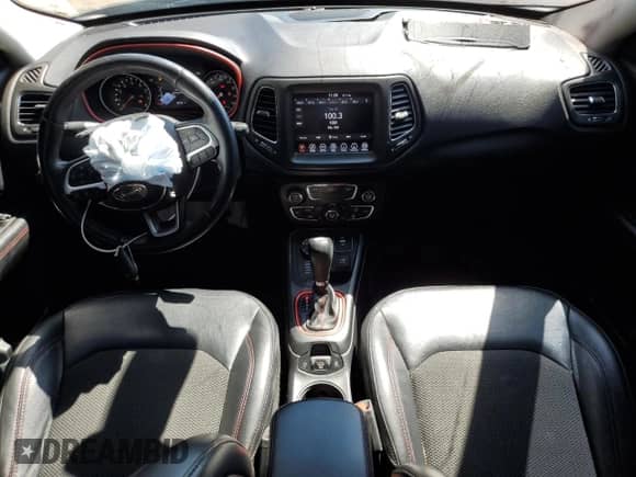 2019 Jeep Compass Trailhawk z VIN 3C4NJDDB5KT721183, wystawiony jako Copart lot #68775535 z przebiegiem 95 345 mil mil oraz Szkoda całkowita • Salvage title. Historia ofert i sprzedaży dostępna na DreamBid. Obrazek 8.