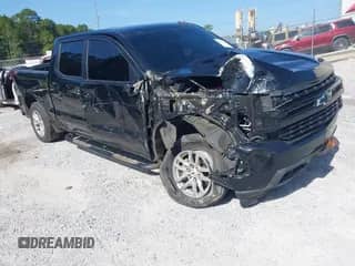 2021 Chevrolet Silverado 1500 RST z VIN 1GCUYEEDOMZ414772, wystawiony jako IAAI lot #42694482 z przebiegiem 47 696 mil mil oraz . Historia ofert i sprzedaży dostępna na DreamBid. Obrazek 1.