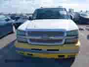 2005 Chevrolet Silverado 1500 LS z VIN 2GCEC13T451338957, wystawiony jako IAAI lot #43428954 z przebiegiem 217 596 mil mil oraz . Historia ofert i sprzedaży dostępna na DreamBid. Obrazek 6.