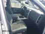 2020 Ram 1500 SLT z VIN 1C6RR6TT3LS134605, wystawiony jako IAAI lot #42073271 z przebiegiem 75 727 mil mil oraz . Historia ofert i sprzedaży dostępna na DreamBid. Obrazek 5.