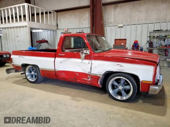 1983 Chevrolet Silverado 1500 с VIN 1GCCC14HXDJ174460, выставлен на аукционе Copart как лот 65919985 с пробегом 82 165 миль миль и Списание • Salvage title. История ставок и продаж доступна на DreamBid. Изображение 4.