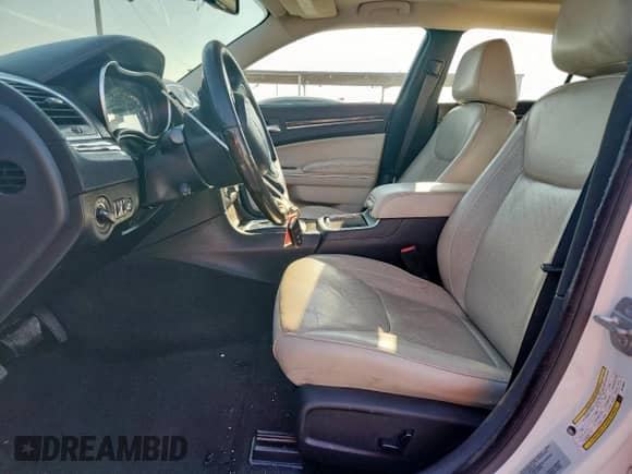 2016 Chrysler 300 C с VIN 2C3CCAEG7GH189644, выставлен на аукционе Copart как лот 81838435 с пробегом 127 327 миль миль и Списание • Salvage title. История ставок и продаж доступна на DreamBid. Изображение 7.