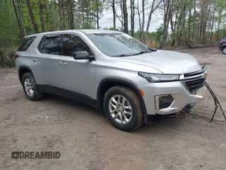 2022 Chevrolet Traverse LS z VIN 1GNEVFKW4NJ101305, wystawiony jako IAAI lot #42037461 z przebiegiem 62 055 mil mil oraz . Historia ofert i sprzedaży dostępna na DreamBid. Obrazek 1.