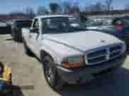 2004 Dodge Dakota z VIN 1D7FL16K34S555699, wystawiony jako Copart lot #47423785 z przebiegiem Nie podano mil oraz Szkoda całkowita • Salvage title. Historia ofert i sprzedaży dostępna na DreamBid. Obrazek 4.