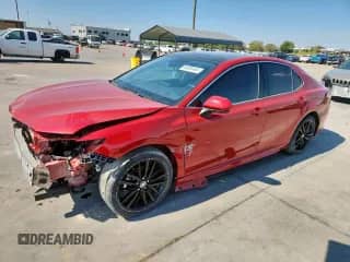 2022 Toyota Camry XSE с VIN 4T1K61AK1NU071765, выставлен на аукционе Copart как лот 85859455 с пробегом 12 038 миль миль и Списание • Salvage title. История ставок и продаж доступна на DreamBid. Изображение 1.