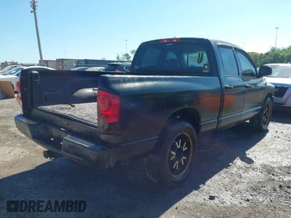 2007 Dodge 1500 SLT с VIN 1D7HA18267J515672, выставлен на аукционе IAAI как лот 43449784 с пробегом Не указан миль и . История ставок и продаж доступна на DreamBid. Изображение 4.