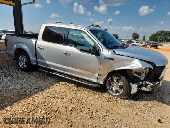 2017 Ford F-150 XLT z VIN 1FTEW1CF8HFA56898, wystawiony jako Copart lot #80824385 z przebiegiem 53 436 mil mil oraz Szkoda całkowita • Salvage title. Historia ofert i sprzedaży dostępna na DreamBid. Obrazek 4.