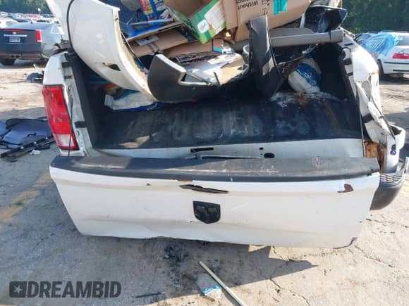 2019 Ram 1500 Tradesman z VIN 1C6RR6FG9KS581467, wystawiony jako IAAI lot #42567661 z przebiegiem 161 228 mil mil oraz . Historia ofert i sprzedaży dostępna na DreamBid. Obrazek 6.