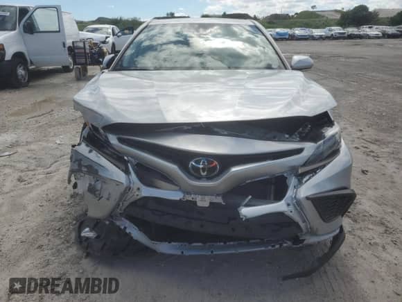 2022 Toyota Camry SE z VIN 4T1T11AK9NU638100, wystawiony jako Copart lot #86162685 z przebiegiem 73 268 mil mil oraz Szkoda całkowita • Salvage title. Historia ofert i sprzedaży dostępna na DreamBid. Obrazek 5.