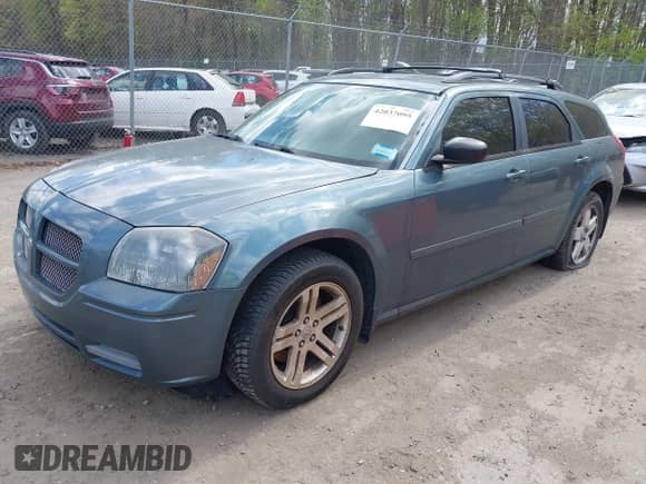 2005 Dodge Magnum SXT with VIN 2D4GZ48V15H647072, listed as a IAAI auction lot 42037095 with 187,904 mi miles and . Bid and sale history available at DreamBid. Image 2.