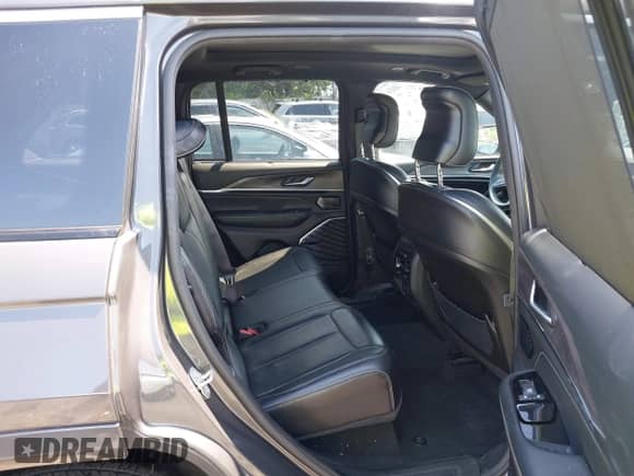 2024 Jeep Grand Cherokee Overland с VIN 1C4RJYD66RC109754, выставлен на аукционе IAAI как лот 42964139 с пробегом 12 737 миль миль и . История ставок и продаж доступна на DreamBid. Изображение 8.