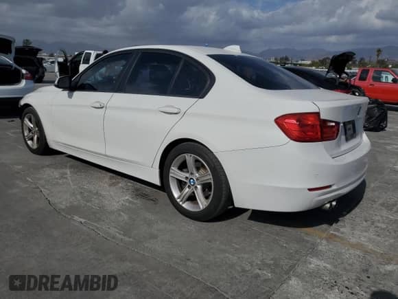 2014 BMW 3 Series 328i с VIN WBA3C1C55EK115686, выставлен на аукционе Copart как лот 82491635 с пробегом 113 929 миль миль и Списание • Salvage title. История ставок и продаж доступна на DreamBid. Изображение 2.