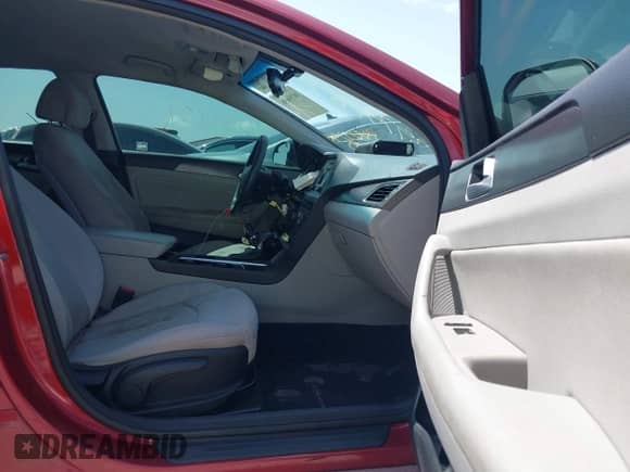 2015 Hyundai Sonata Sport с VIN 5NPE34AF8FH034951, выставлен на аукционе IAAI как лот 39759696 с пробегом 114 400 миль миль и . История ставок и продаж доступна на DreamBid. Изображение 5.