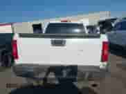 2014 Chevrolet Silverado 2500HD Work Truck z VIN 1GC1KVCG6EF144919, wystawiony jako IAAI lot #42968279 z przebiegiem 145 810 mil mil oraz . Historia ofert i sprzedaży dostępna na DreamBid. Obrazek 17.