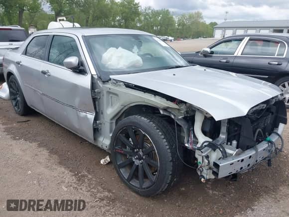 2006 Chrysler 300 C SRT-8 with VIN 2C3LA73W06H389007, listed as a IAAI auction lot 42244006 with 91,002 mi miles and . Bid and sale history available at DreamBid. Image 1.