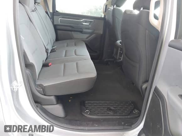 2020 Ram 1500 Big Horn z VIN 1C6SRFFT4LN135516, wystawiony jako IAAI lot #43138054 z przebiegiem 44 837 mil mil oraz . Historia ofert i sprzedaży dostępna na DreamBid. Obrazek 8.