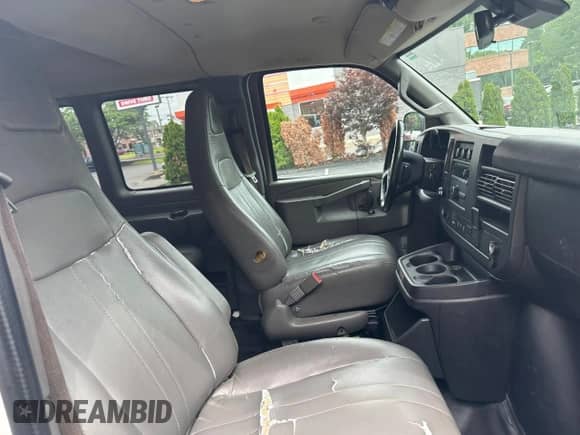 2021 Chevrolet Express Passenger LS с VIN 1GAZGNFPXM1170072, выставлен на аукционе Copart как лот 64797015 с пробегом 273 908 миль миль и Чистый • Clean title. История ставок и продаж доступна на DreamBid. Изображение 11.