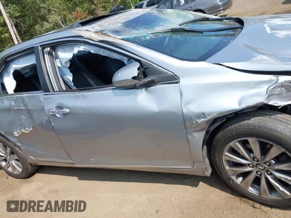 2017 Toyota Camry SE with VIN 4T1BF1FK6HU718058, listed as a IAAI auction lot 43158673 with 56,685 mi miles and . Bid and sale history available at DreamBid. Image 12.