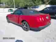 2010 Ford Mustang V6 z VIN 1ZVBP8ENXA5178264, wystawiony jako IAAI lot #43360930 z przebiegiem 167 403 mil mil oraz . Historia ofert i sprzedaży dostępna na DreamBid. Obrazek 3.