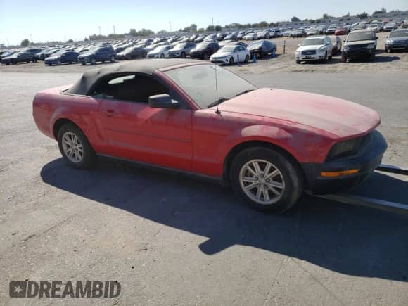 2007 Ford Mustang Deluxe with VIN 1ZVFT84NX75279053, listed as a Copart auction lot 61104685 with 165,262 mi miles and Salvage title. Bid and sale history available at DreamBid. Image 4.