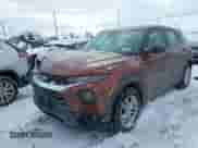 2021 Chevrolet TrailBlazer LS z VIN KL79MNSL8MB085239, wystawiony jako IAAI lot #41618567 z przebiegiem 44 438 mil mil oraz . Historia ofert i sprzedaży dostępna na DreamBid. Obrazek 2.