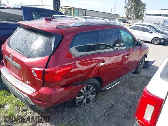 2019 Nissan Pathfinder SL with VIN 5N1DR2MN0KC641655, listed as a IAAI auction lot 41241625 with 95,545 mi miles and . Bid and sale history available at DreamBid. Image 4.