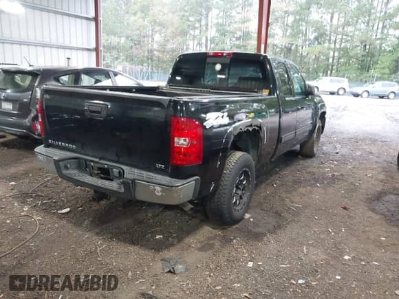 2009 Chevrolet Silverado 1500 LTZ with VIN 1GCEK39J29Z297231, listed as a IAAI auction lot 43394546 with 211,593 mi miles and . Bid and sale history available at DreamBid. Image 4.
