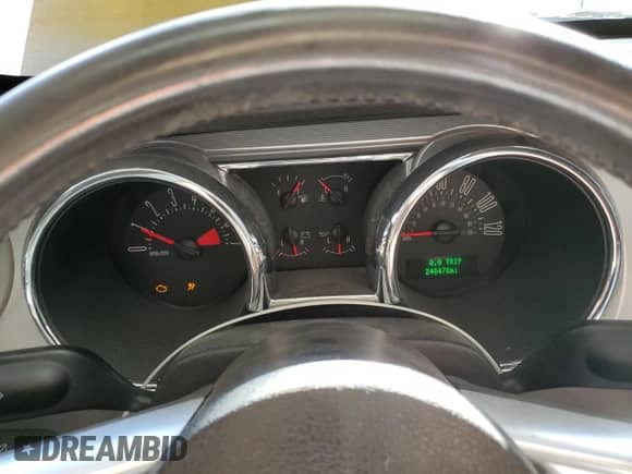 2005 Ford Mustang Deluxe z VIN 1ZVHT80N455200990, wystawiony jako Copart lot #86851105 z przebiegiem 240 478 mil mil oraz Szkoda całkowita • Salvage title. Historia ofert i sprzedaży dostępna na DreamBid. Obrazek 9.